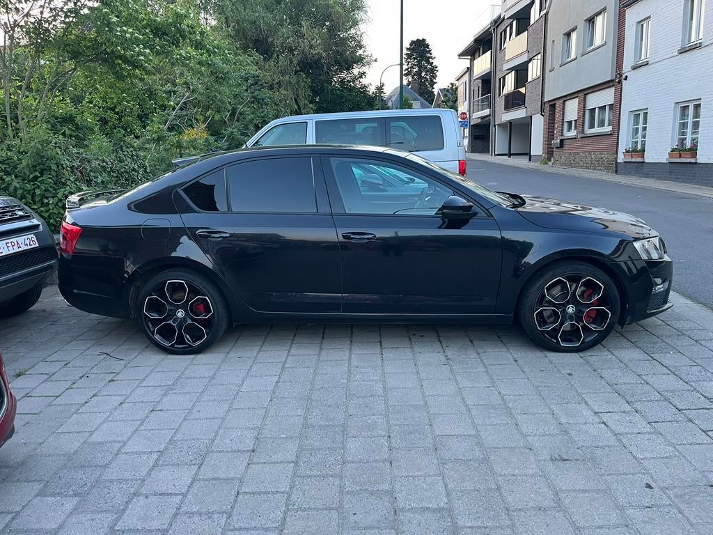 Skoda Octavia RS 2.0 tsi KAPOTTE MOTOR ‼️, Auto's, Automaat, 4 deurs, 4 cilinders, Leder en Stof