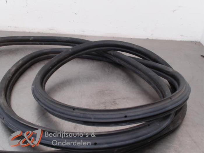 Portierrubber 4Deurs links-voor van een Volkswagen Crafter, Gebruikt, -, Volkswagen, -