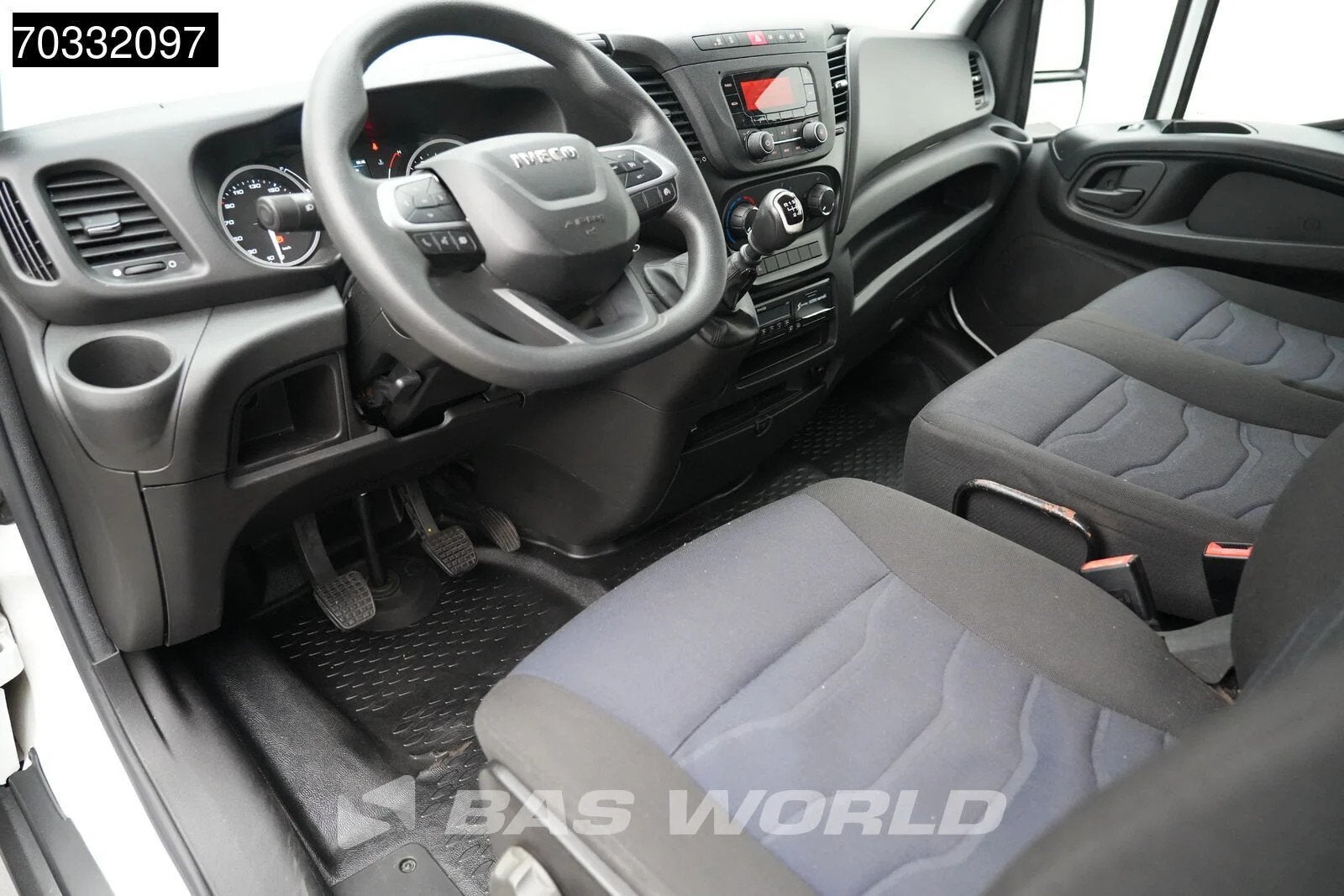 Iveco Daily 35C18 3.0L L2H2 Very nice car! Airco Cruise Trek, Achat, Euro 6, Entreprise, Boîte manuelle