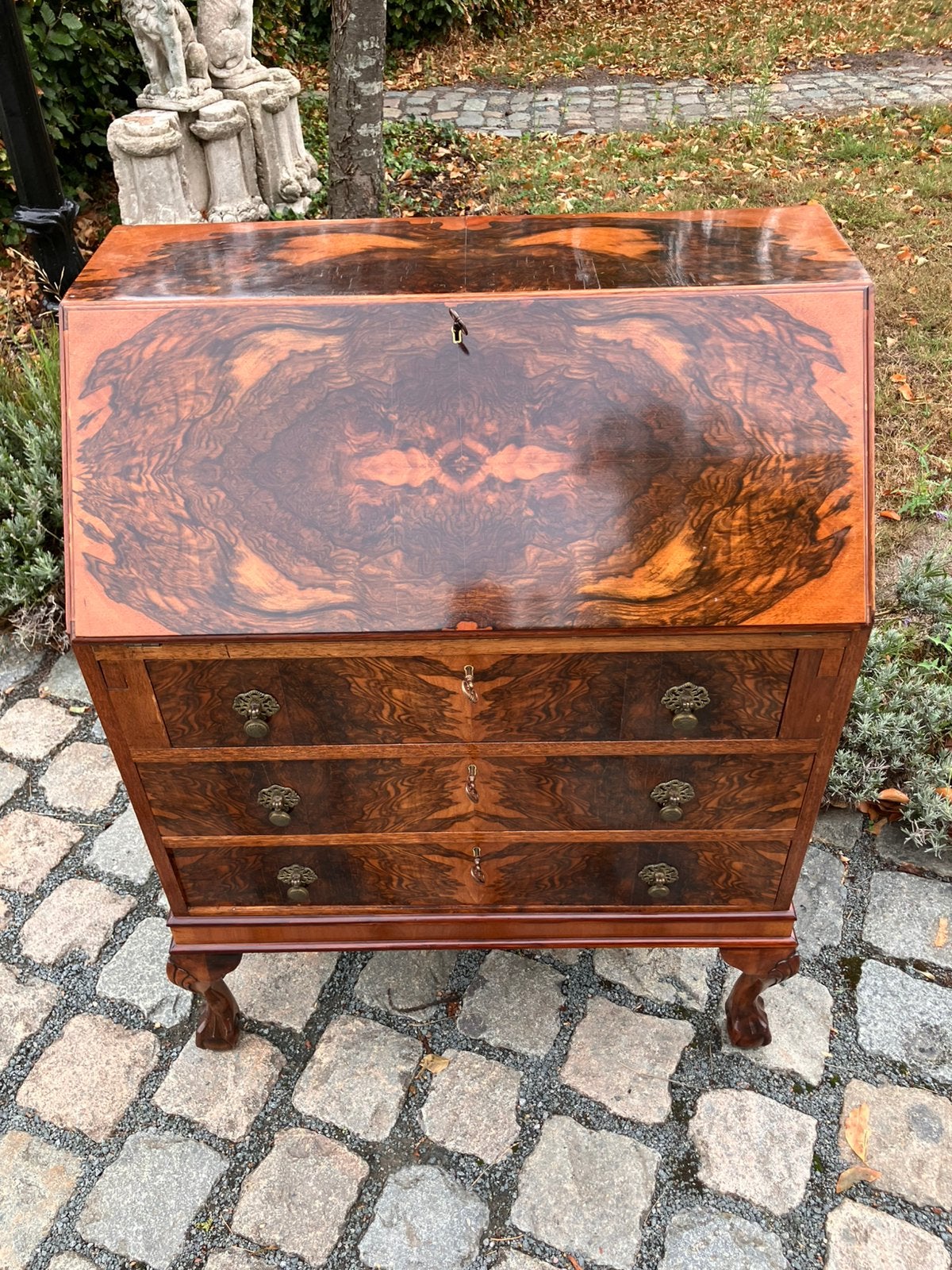 antieke Walnoot secretaire met klauwpoten, Ophalen