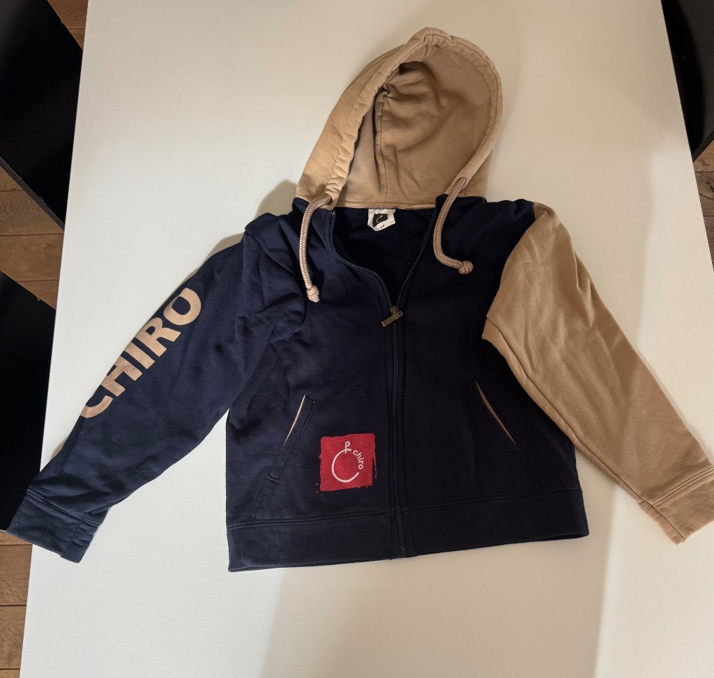 Chiro hoodie, Ophalen