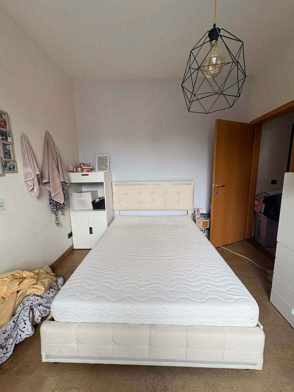 Lit led double avec rangement et matelas, Maison & Meubles, Enlèvement, Comme neuf