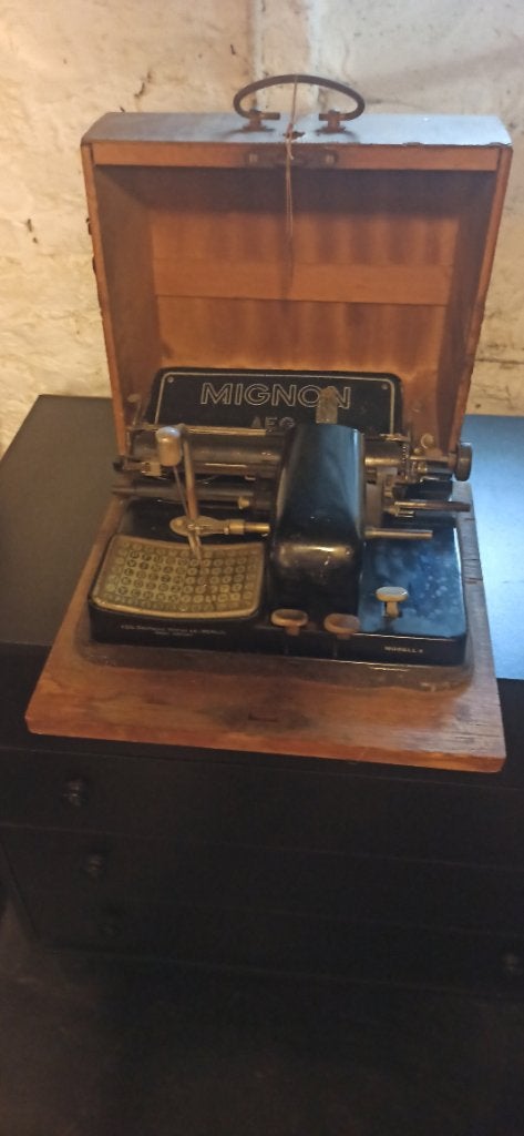 Ancienne machine à écrire Mignon model 4, Enlèvement, Utilisé