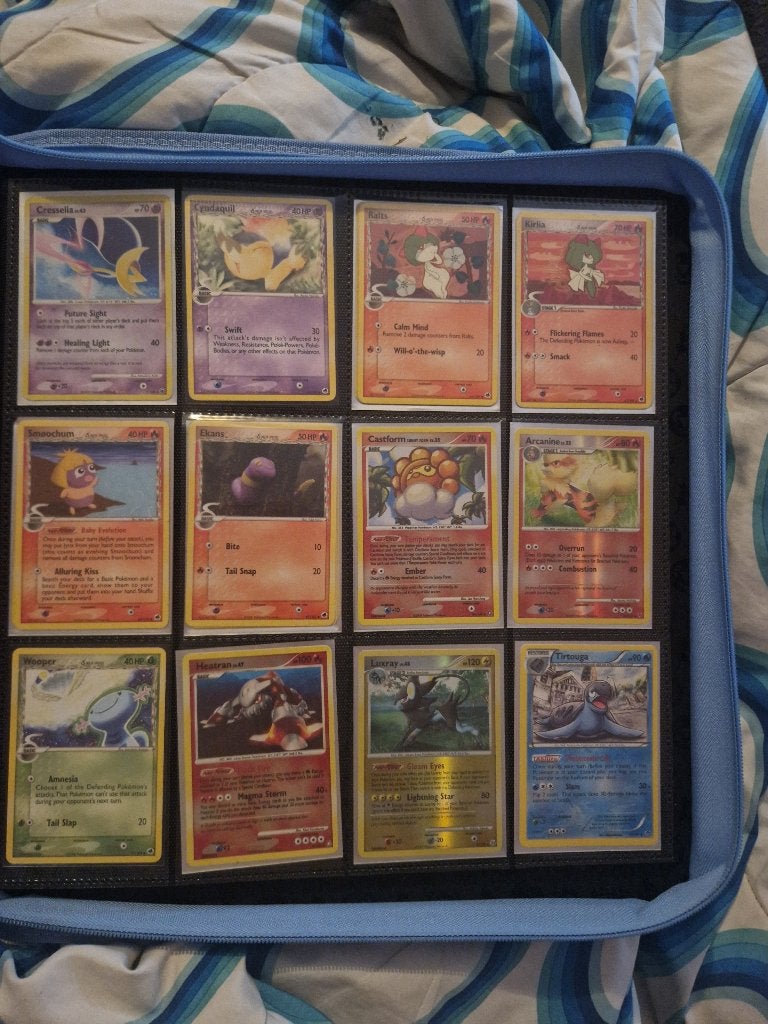 Grote Pokémon kaartencollectie in map – 100+ kaarten, Ophalen of Verzenden, Zo goed als nieuw, Meerdere kaarten, Foil