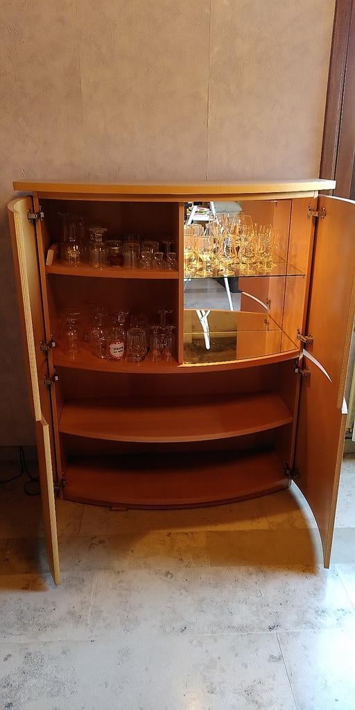 Drankkast met verlichting, Ophalen
