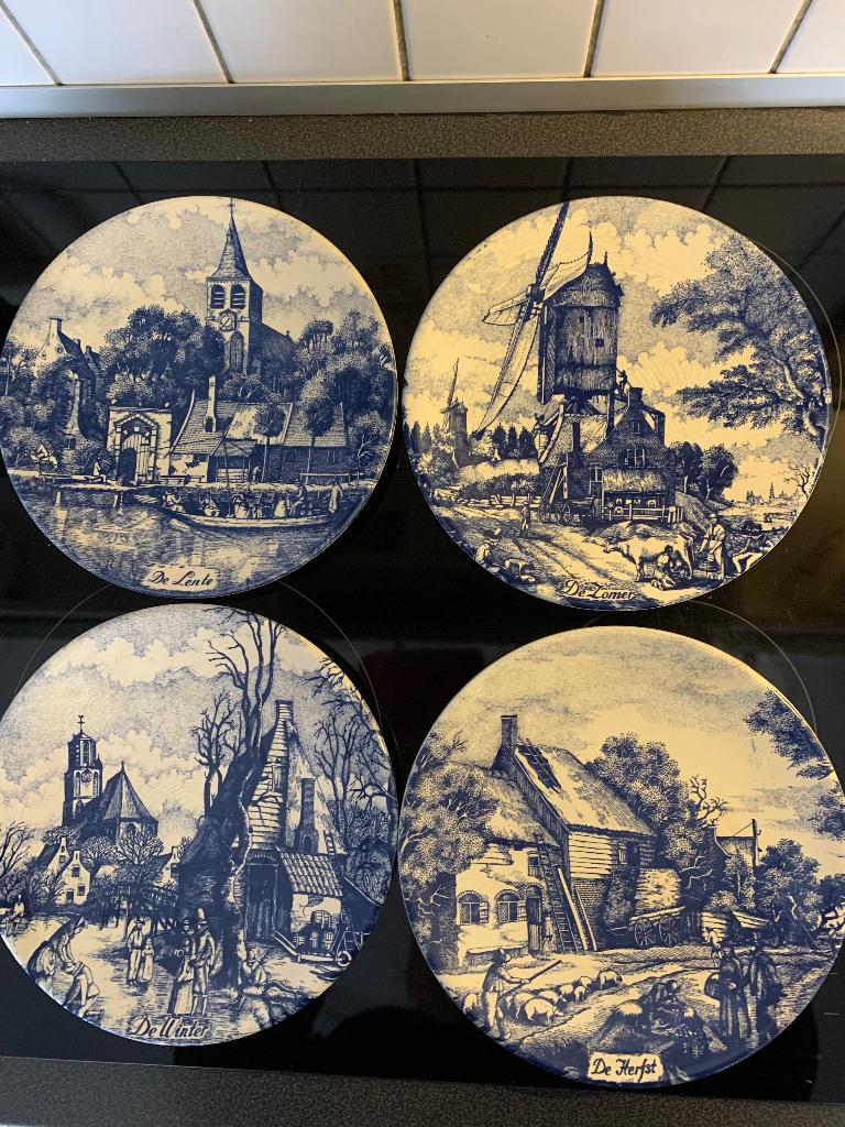 4 decoratieve borden in delftsblauw:  de 4 seizoenen, Antiek en Kunst, Ophalen