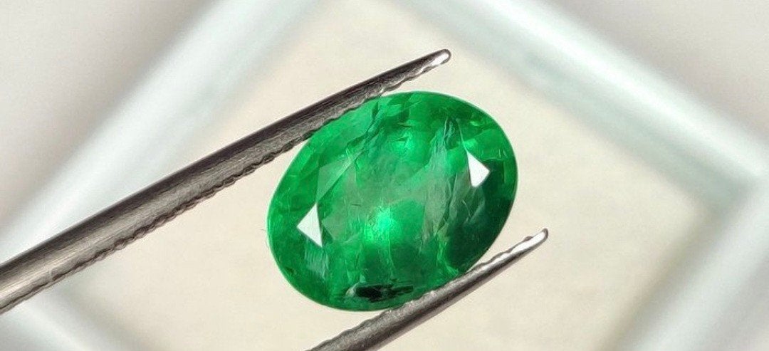 Partij Edelstenen (9.37ct Totaal) - 3x Smaragd & 1x Fancy Di, Ophalen, Groen