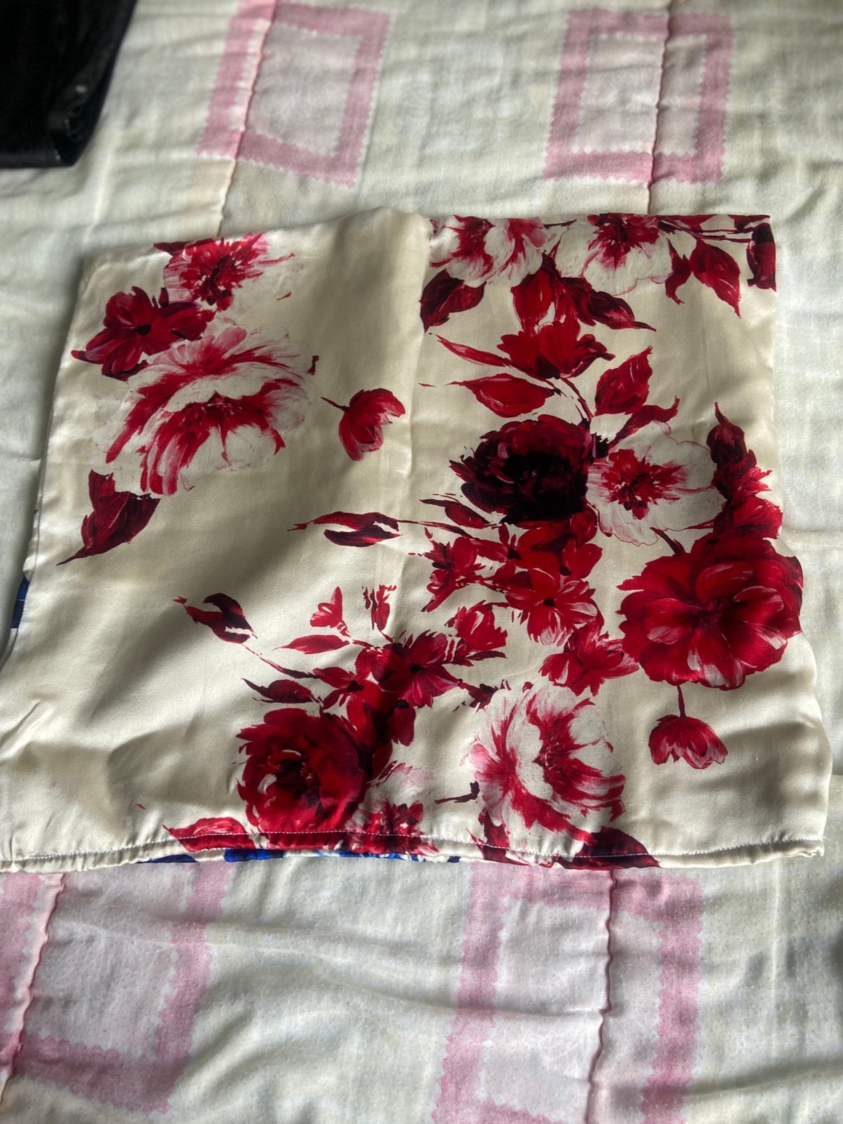 Coussin satin neuf cousu main, Maison & Meubles, Enlèvement, Comme neuf