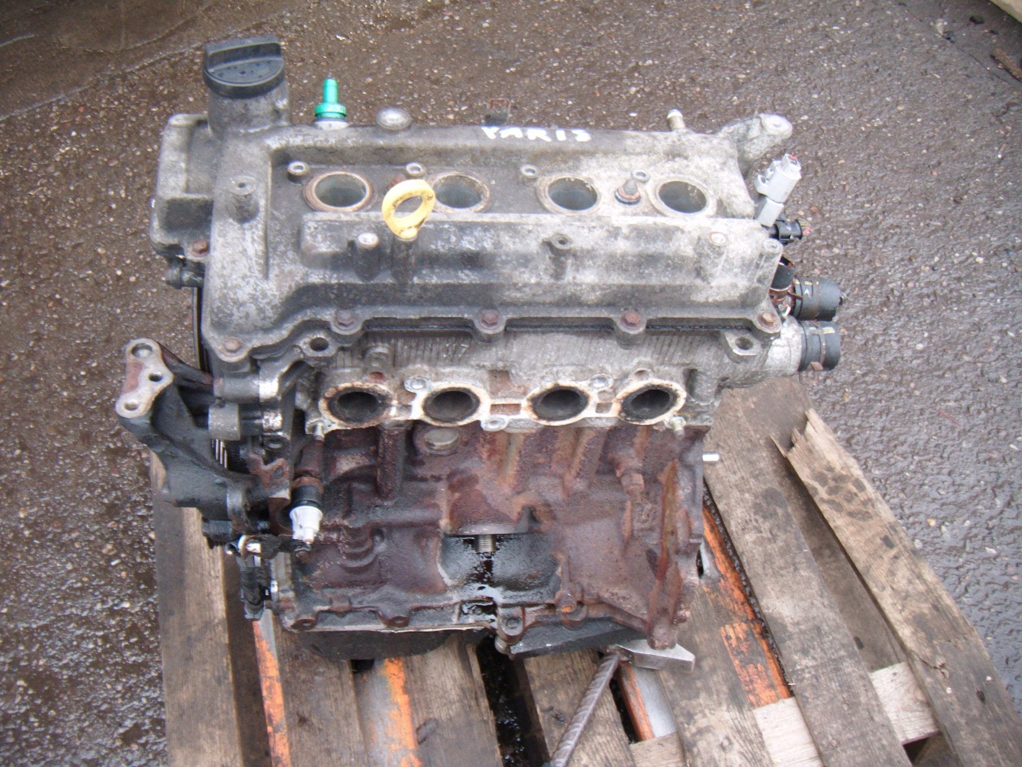 Moteur 1SZFE Nu TOYOTA YARIS, Envoi, Utilisé, Skoda