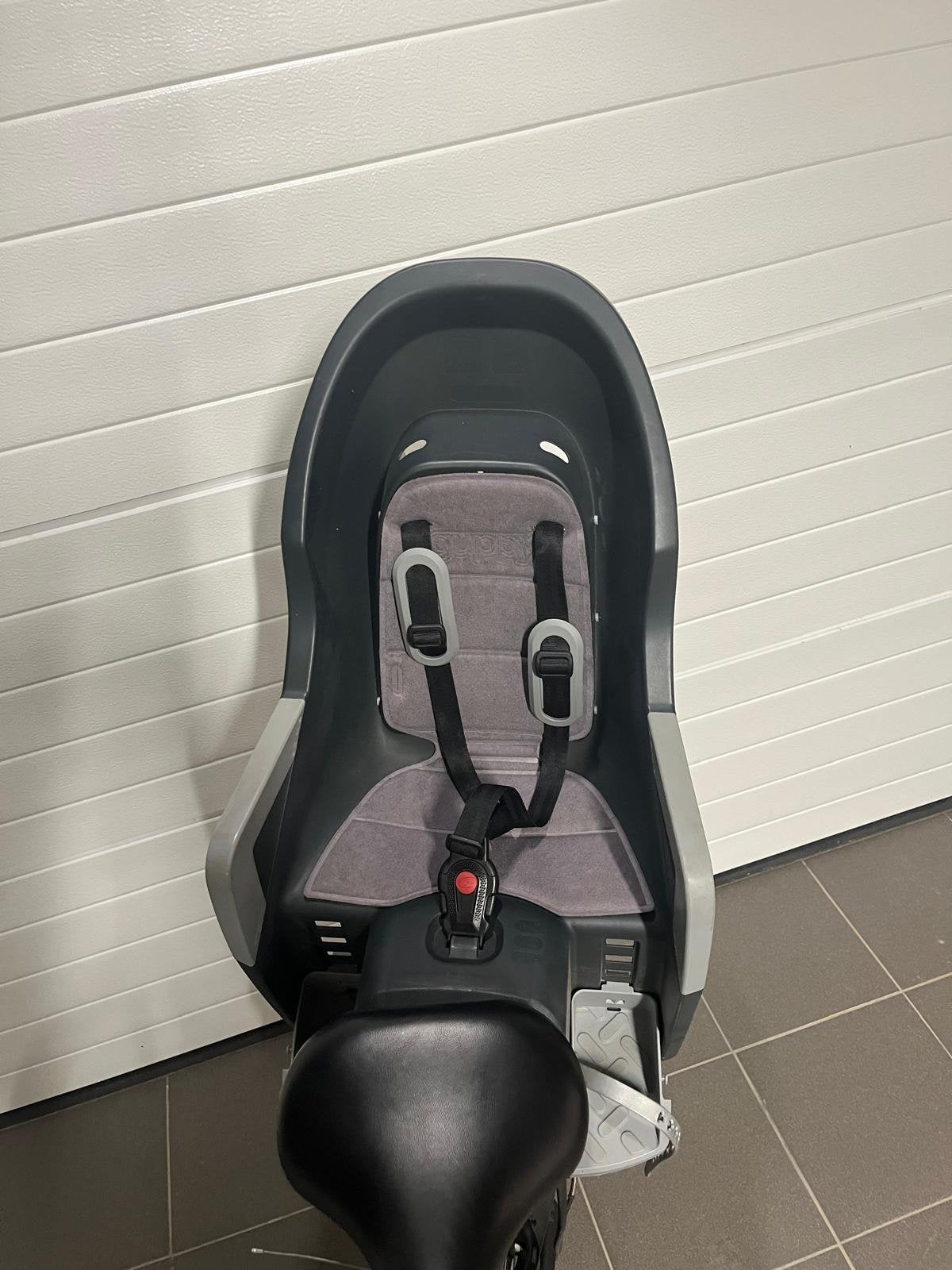 Polisport Guppy fietsstoel, Fietsen en Brommers, Fietsaccessoires | Fietsstoeltjes, Ophalen, Gebruikt, Achterzitje