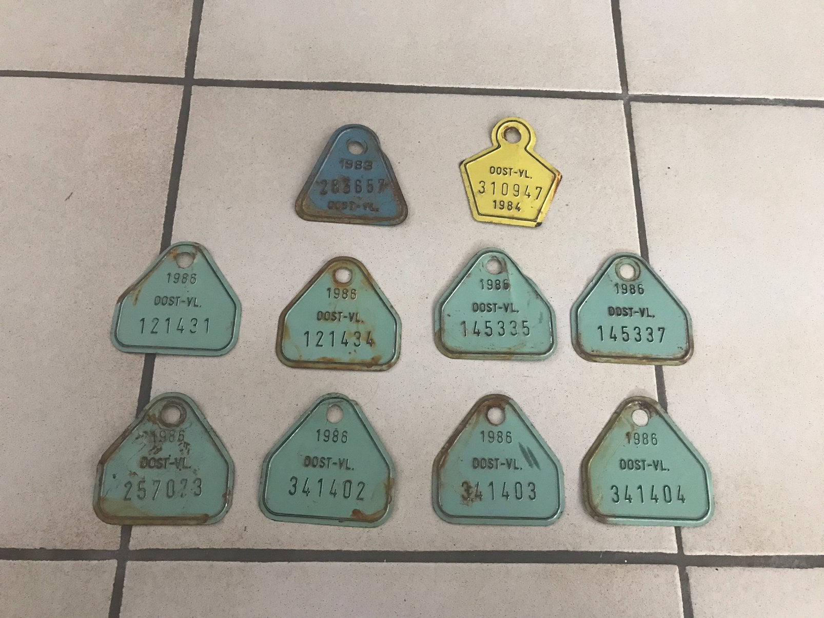 10 anciennes plaques de vélo belges, Enlèvement