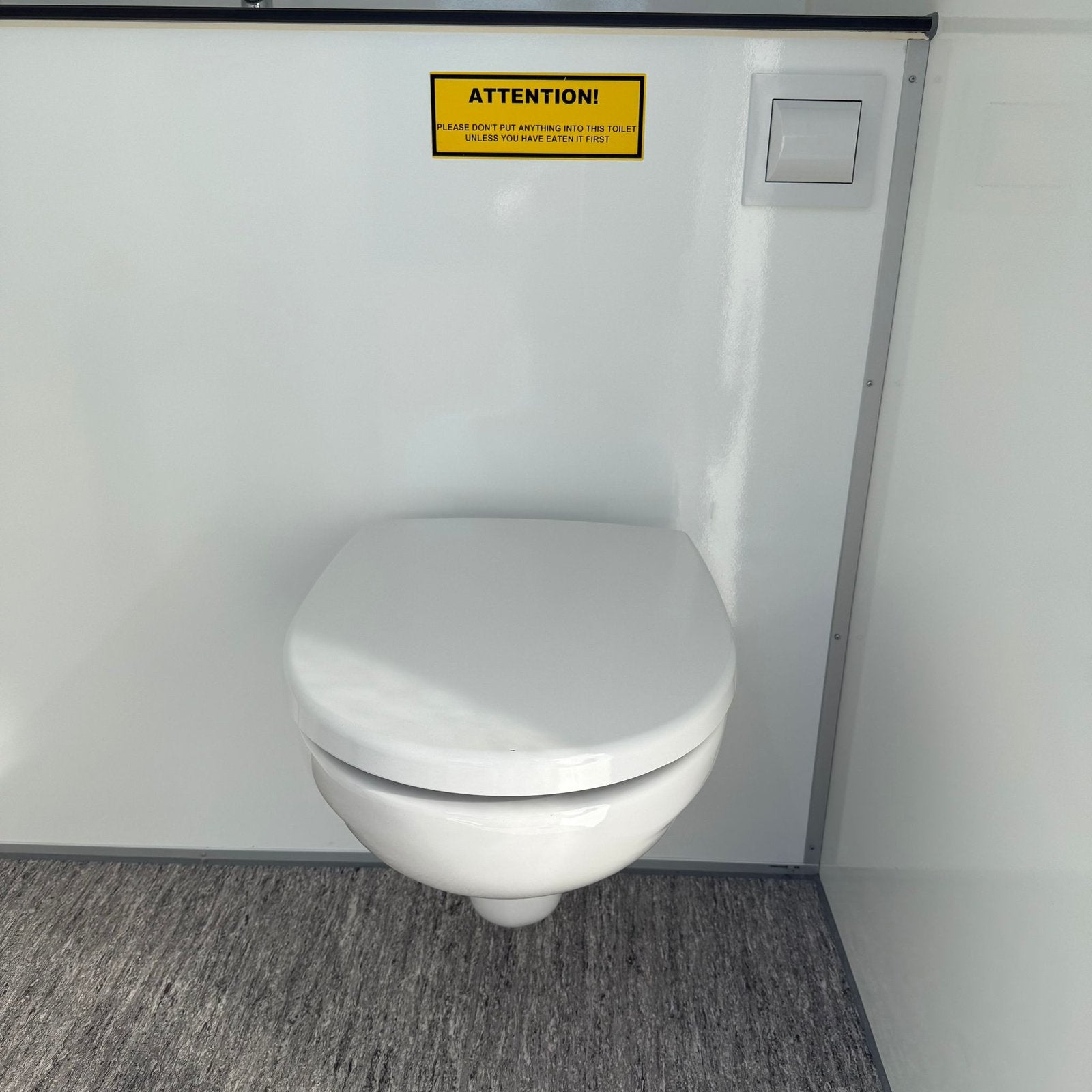 Nieuwe toiletwagen 1-1 met vermalers en boiler, Hobby en Vrije tijd, Ophalen, Zo goed als nieuw