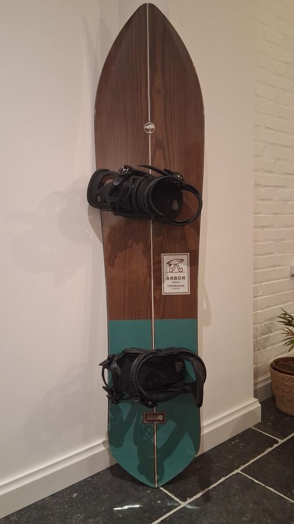 Arbor Terrapin snowboard + Burton bindingen, Sport en Fitness, Ophalen, Gebruikt, Board