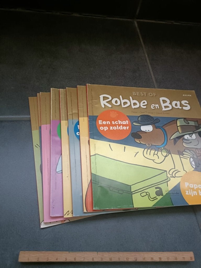 8 strips van Robbe en Bas, Boeken, Falzar - Trekker - Evrard, Meerdere comics, Ophalen, Gelezen