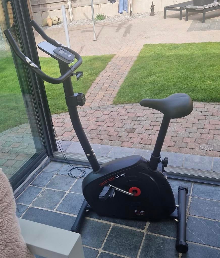 Hometrainer, Sport en Fitness, Fitnessapparatuur, Ophalen, Zo goed als nieuw, Hometrainer