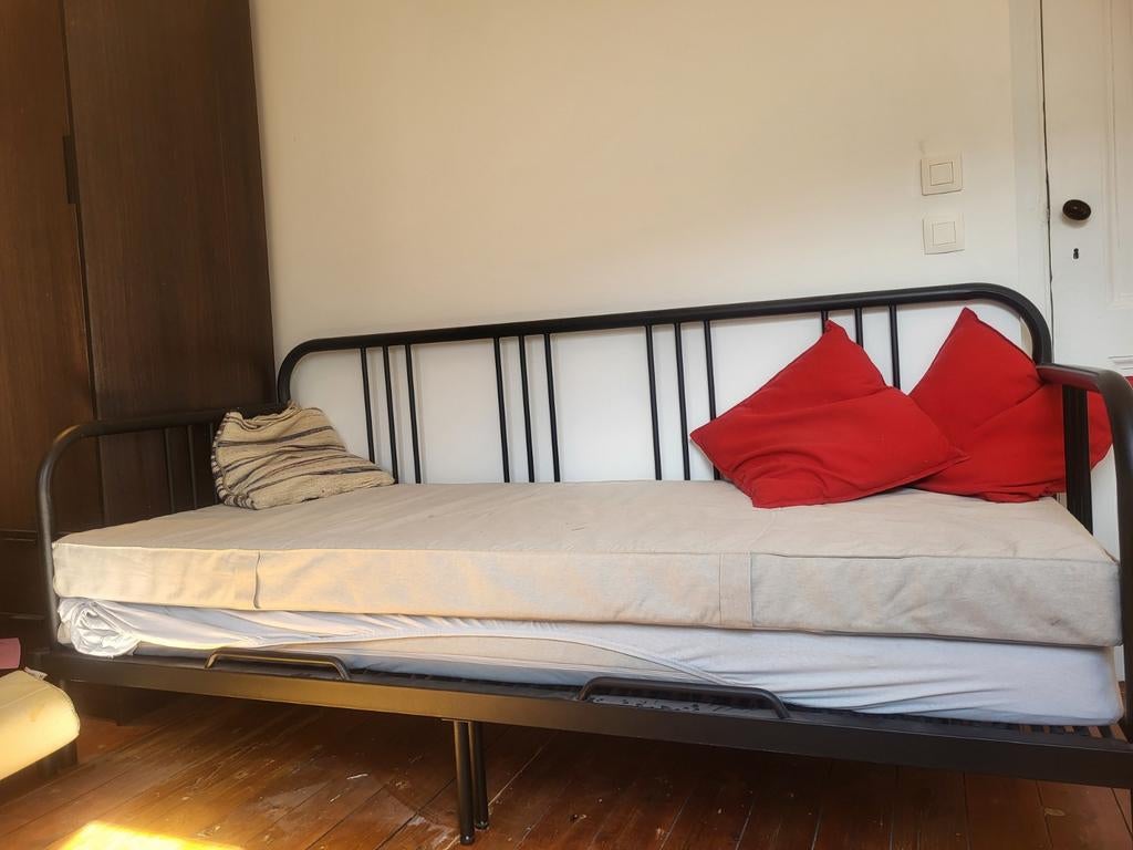 Bedbank/slaapzetel (IKEA) met twee matrassen, Huis en Inrichting, Ophalen, Zwart, Tweepersoons, Zo goed als nieuw