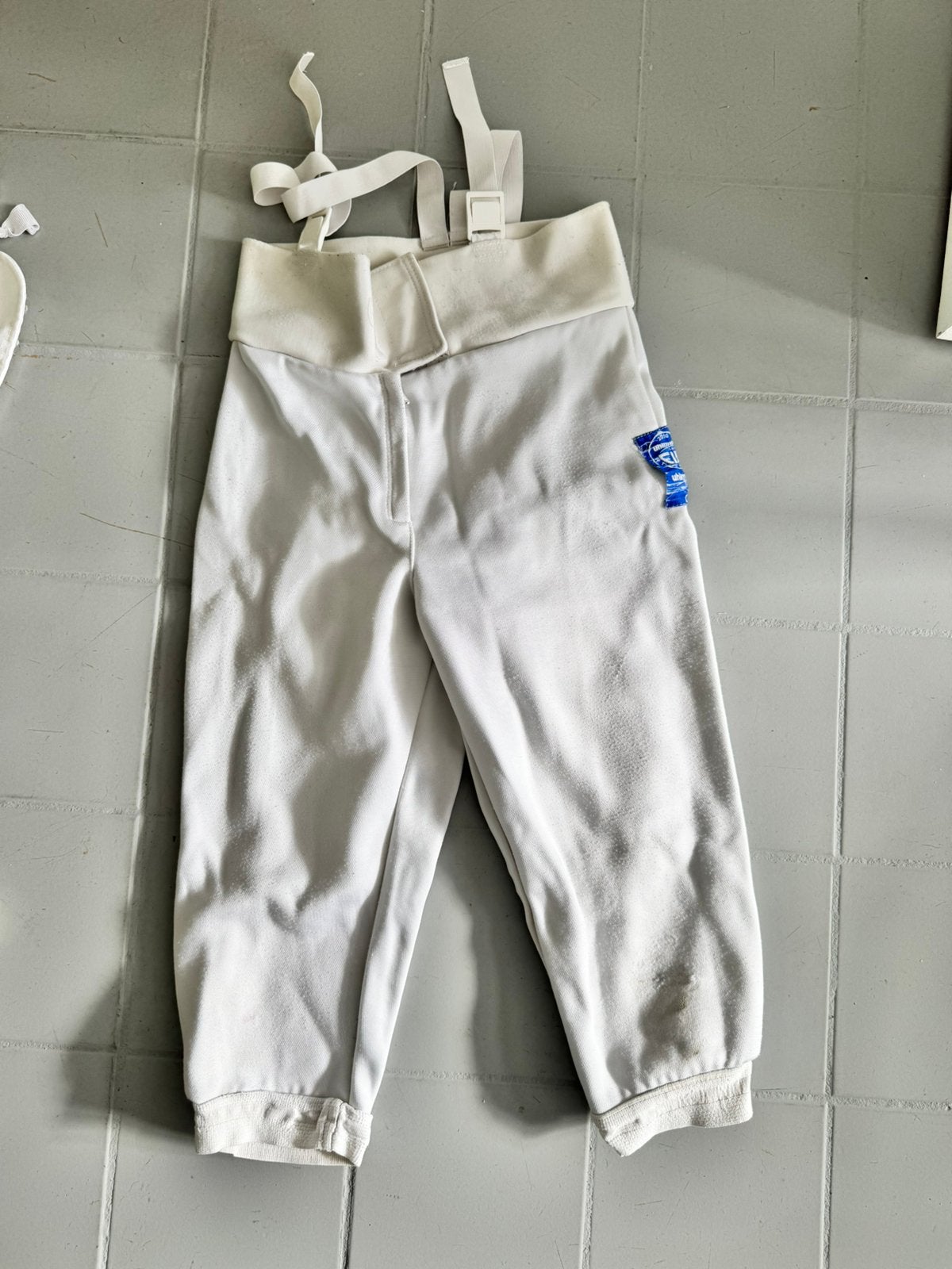 Escrime - pantalon adolescent, Sports & Fitness, Vêtements d'arts martiaux, Enlèvement, Utilisé, Escrime