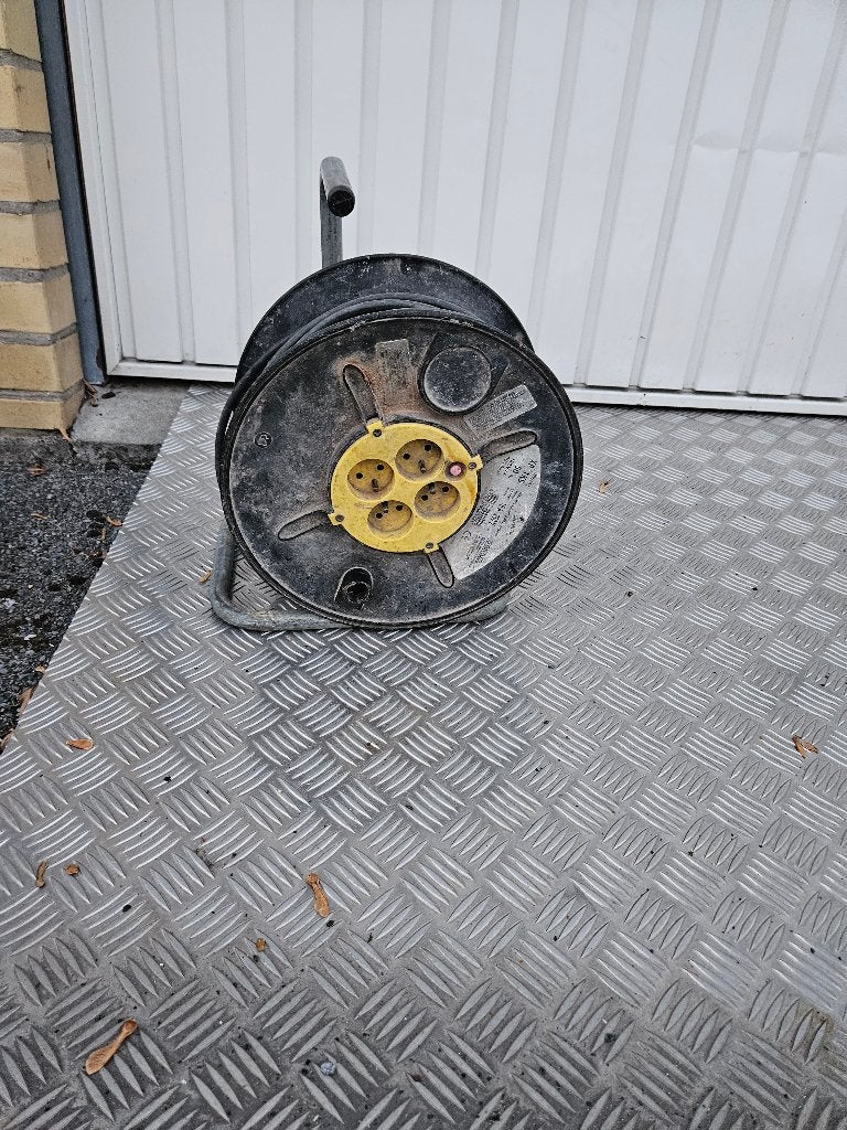 Verlengkabels Rolkabel en stekkerdoos met 5 stopcontacten, Doe-het-zelf en Bouw, Ophalen, Gebruikt, Kabelhaspel