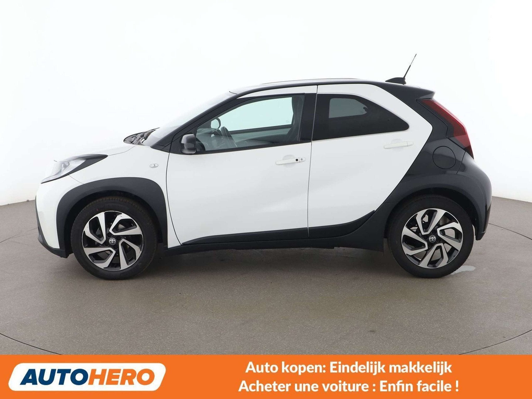 Toyota Aygo X 1.0 (année de construction 2023), Autos, Achat, 998 cm³, Euro 6, Ordinateur de bord