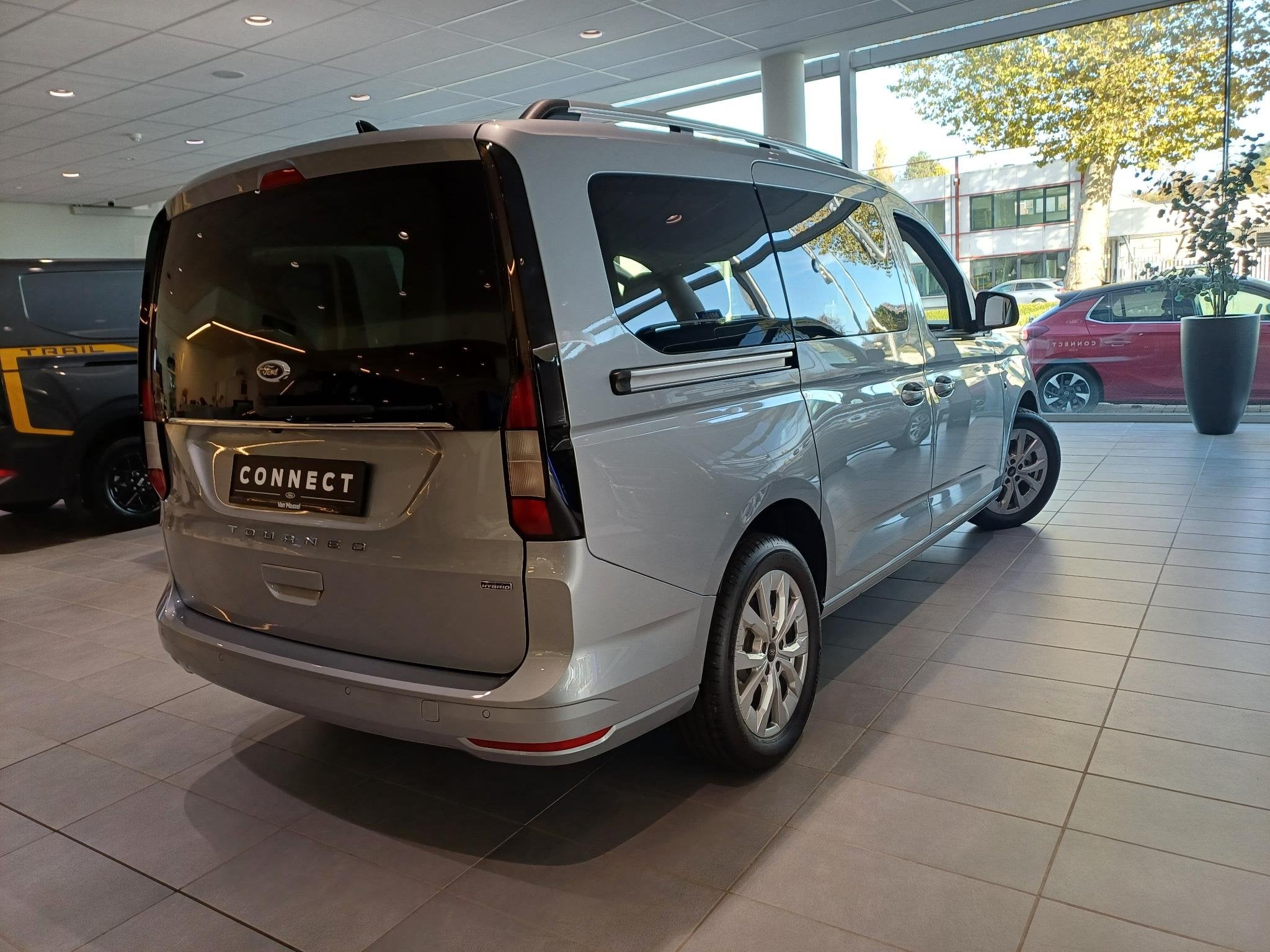 Ford GRAND TOURNEO CONNECT 1.5 PHEV 110kW Titanium Aut., Autos, Neuf, Argent ou Gris, Achat, 110 kW