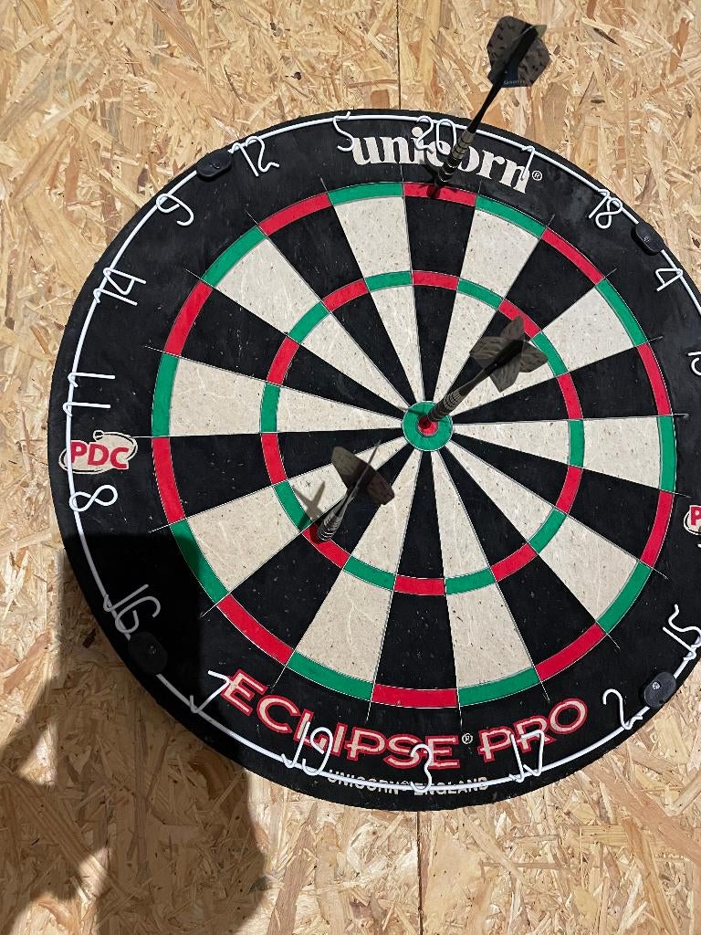 Unicorn Eclipse pro dartbord, Sport en Fitness, Darts, Ophalen, Gebruikt, Dartbord