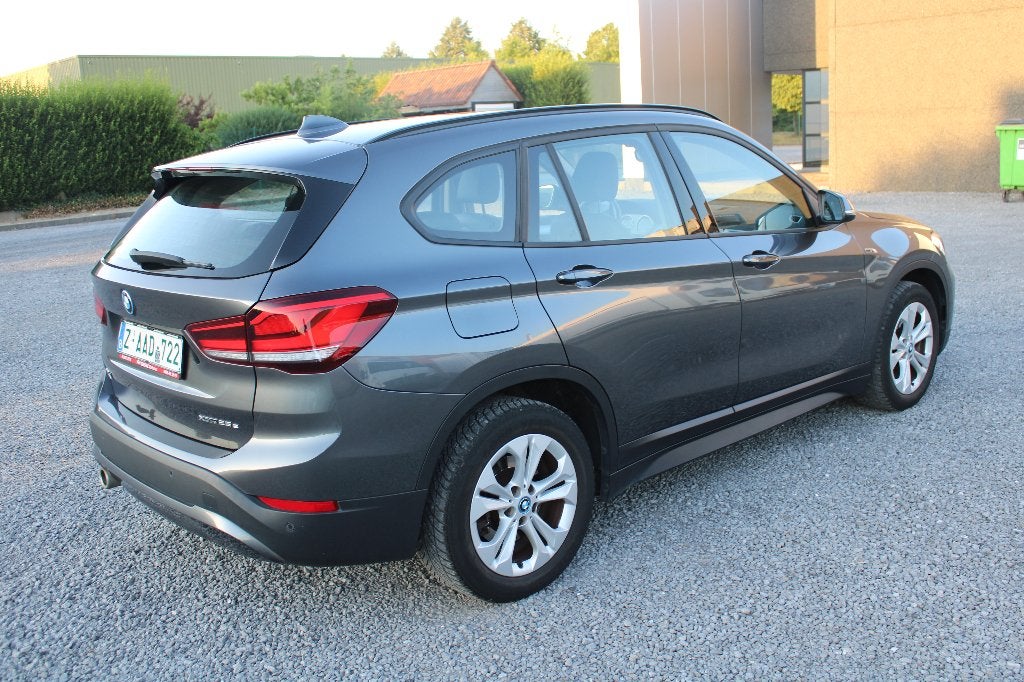 BMW X1 PHEV 1.5iA xDrive25e LEDER HEAD-UP DISPLAY CAMERA CR, Auto's, BMW, Lane Keeping Assist, Leder, Bedrijf, Hybride Elektrisch/Benzine