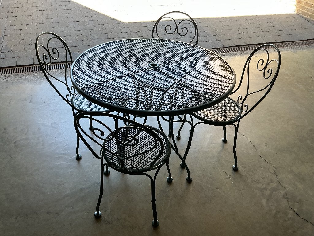 Tuintafel met 4 stoelen , rekje en plantenstaander, Ophalen, Gebruikt, Rond, Metaal