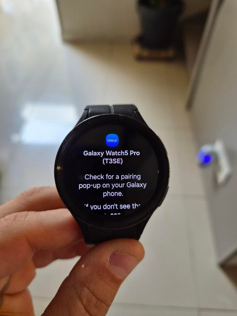 Samsung galaxy watch 5 Pro + case, Étanche, Comme neuf, Noir, Enlèvement