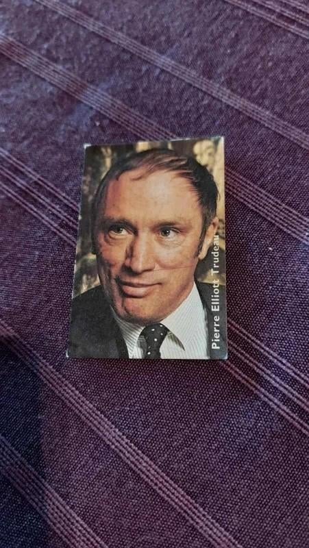 Prentje/Chromo : Pierre Elliott Trudeau / Victoria, Verzamelen, 1960 tot 1980, Gebruikt, Ophalen of Verzenden, Prent