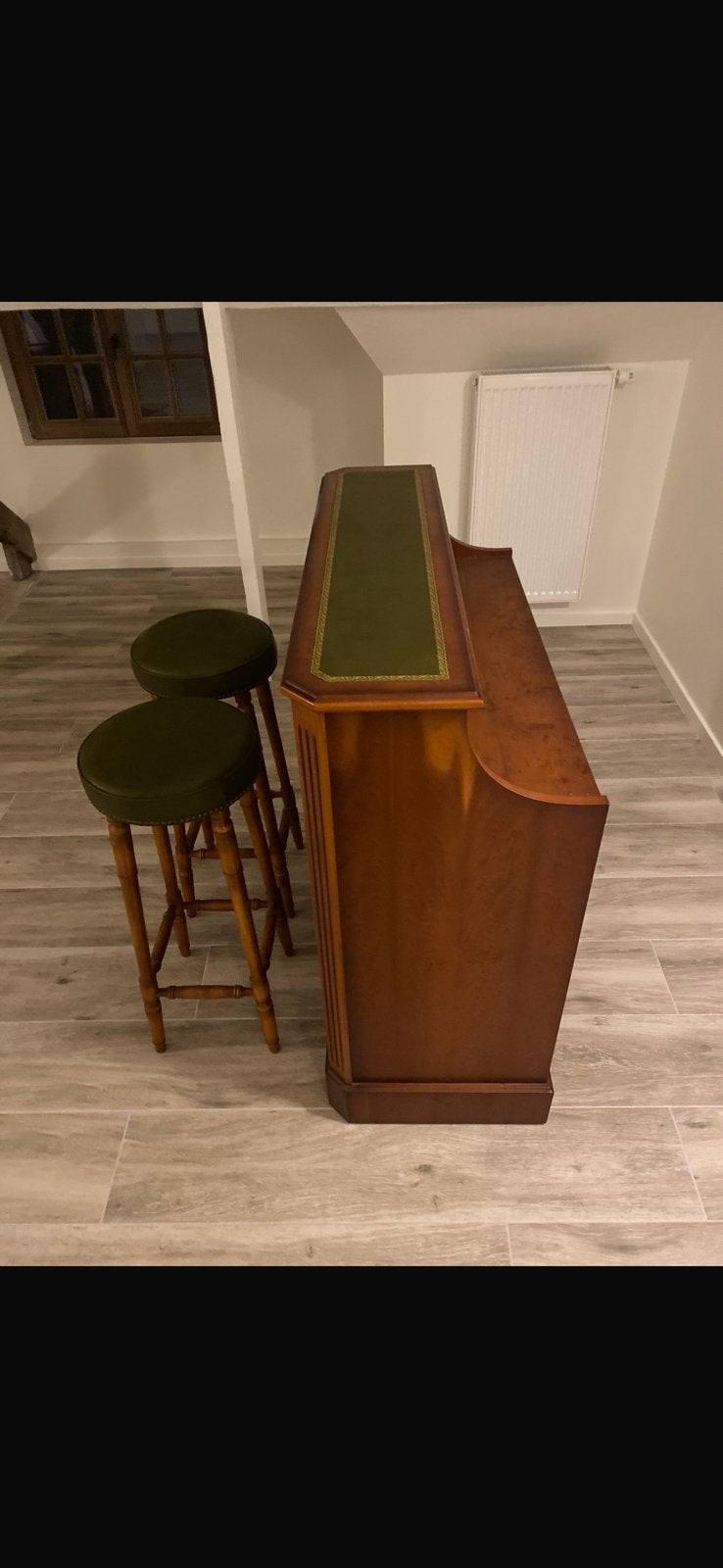 Bar + 2 barstoelen + wandrek (kerselaar hout), Huis en Inrichting, Barren, Ophalen, Zo goed als nieuw