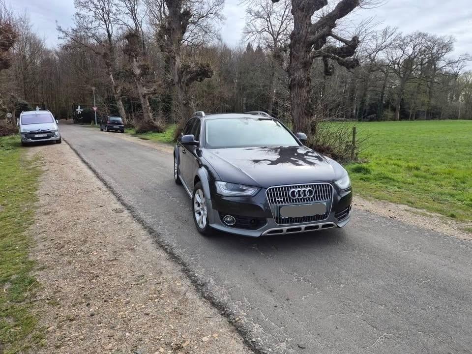 Audi A4 Allroad 2.0 Essence — 2012 — Automatique, Autos, Argent ou Gris, Beige, Entreprise, A4