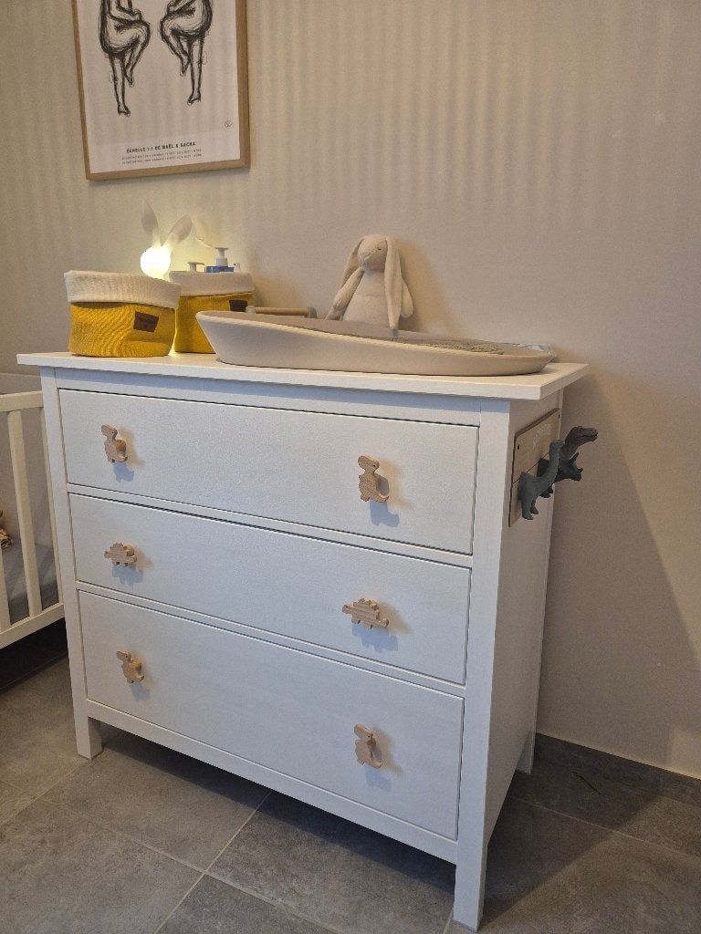 Commode HEMNES, Huis en Inrichting, Kasten | Ladekasten, Zo goed als nieuw, 100 tot 150 cm, 50 tot 100 cm, 25 tot 50 cm, 3 of 4 laden