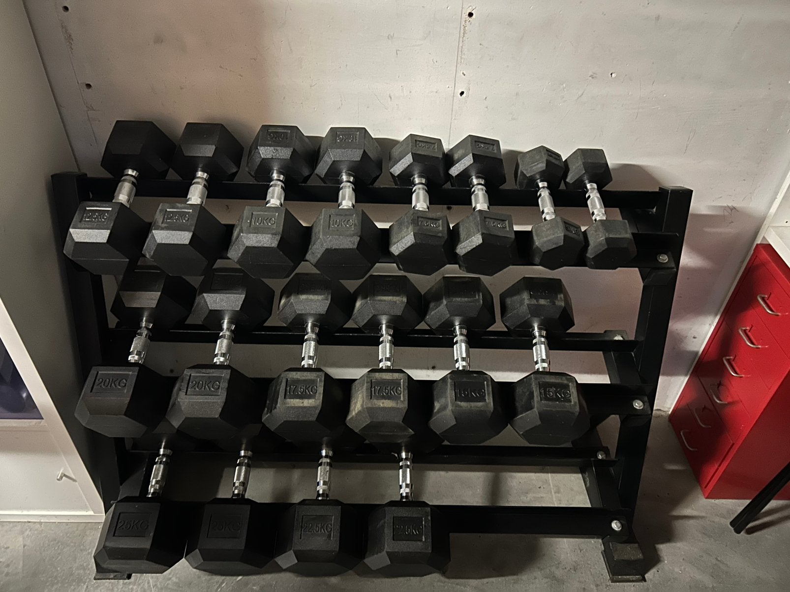 Set van Hex Dumbells, inclusief rack (5kg-25kg), Ophalen, Zo goed als nieuw