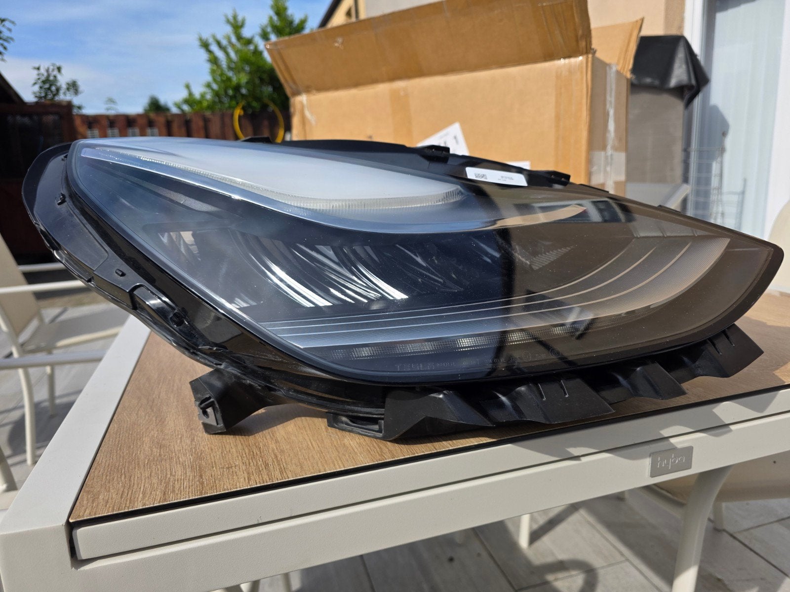Originele Tesla 3-koplamp uit 2019