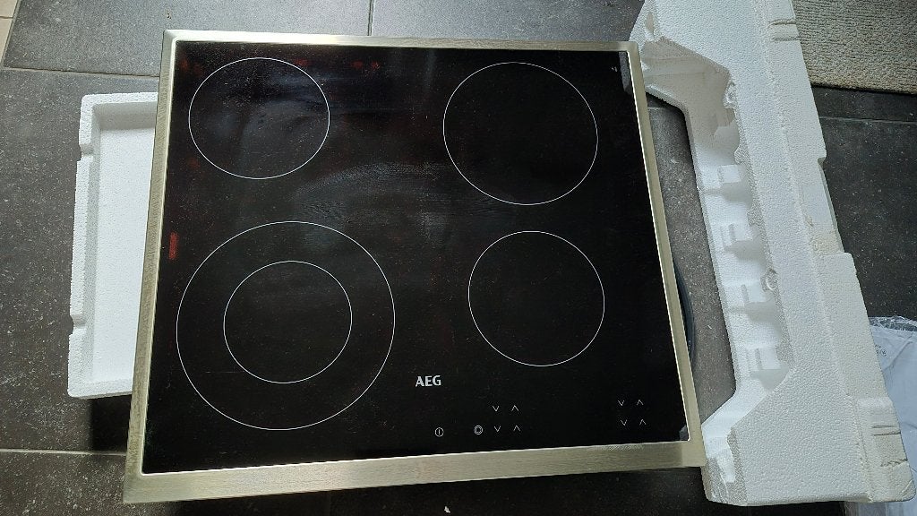 Taque vitrocéramique AEG - neuve, Electroménager, Tables de cuisson, Neuf, 4 zones de cuisson, Enlèvement, Encastré