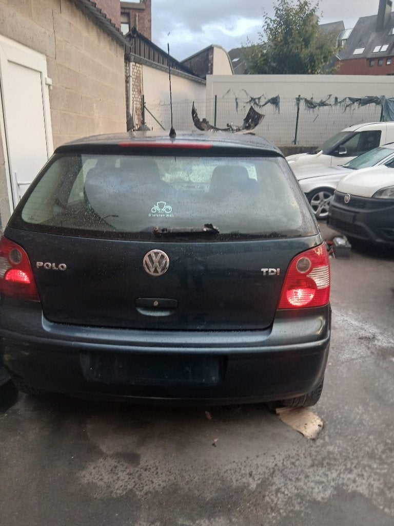 Volkswagen Polo-2004-diesel-handgeschakeld 4-deurs, Auto's, Voorwielaandrijving, Stof, Zwart, 5 deurs