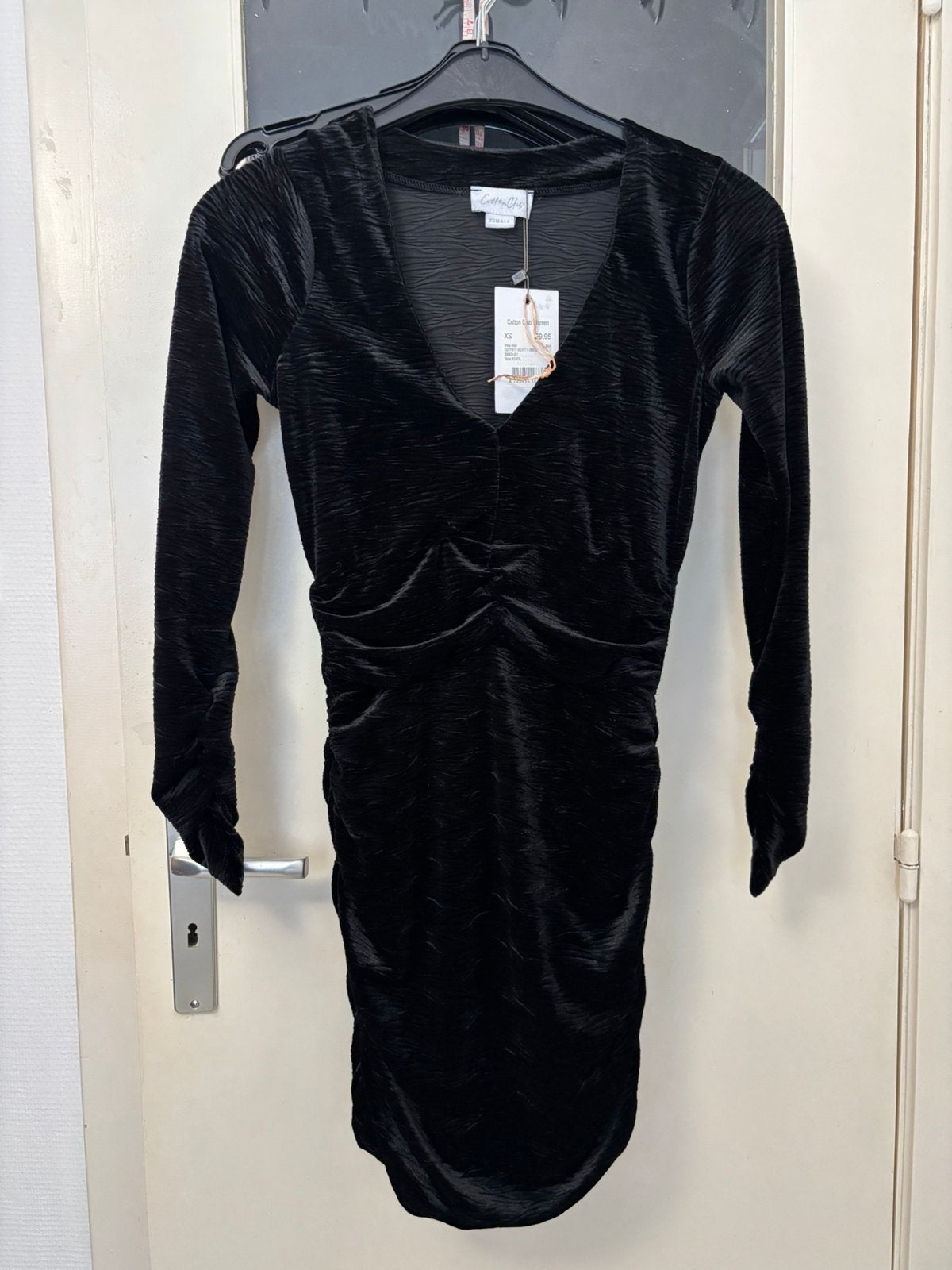 Nieuw geklede zwarte jurk, Ophalen of Verzenden, Nieuw, Maat 34 (XS) of kleiner, Zwart