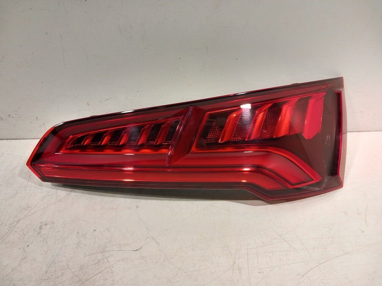 Achterlicht carrosserie rechts Audi SQ5, Onderdelen@venauto.nl, Van der Ven Autorecycling B.V., Ettenseweg 76, 4706 PB Roosendaal, The Netherlands