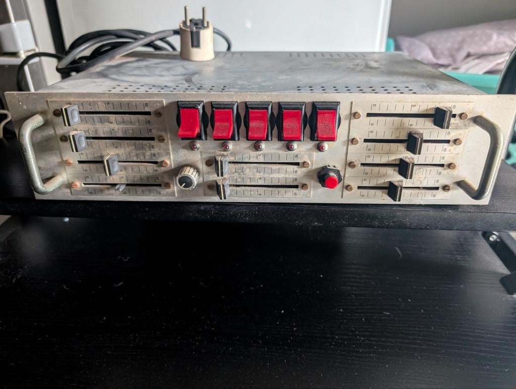 Ancien rack modulateur lumière DJ/disco, Informatique & Logiciels, Commutateurs réseau, Enlèvement