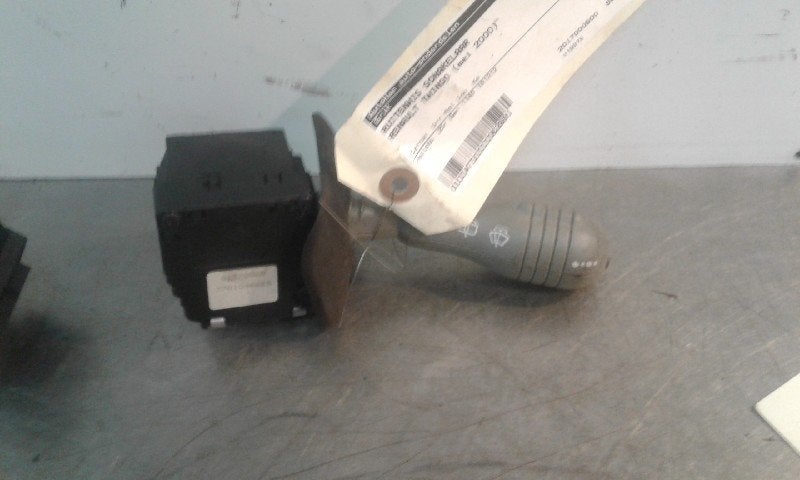 COMMODO ESSUIE-GLACE Renault Twingo (C06) (|7701046628|), Autos : Pièces & Accessoires, Dhr. J. Ham, Renault, Administratie@autoham.nl