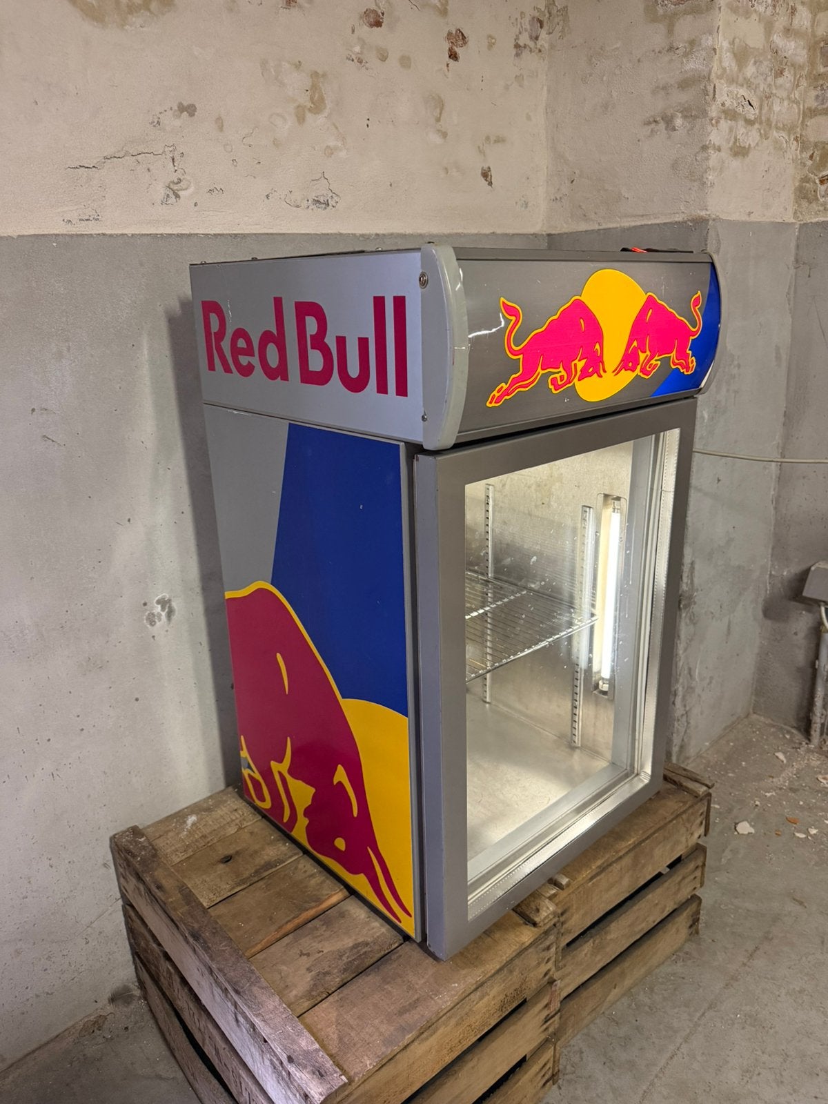 Red bull koelkast, Elektronische apparatuur, Koelkasten en IJskasten, Ophalen, Minder dan 85 cm, Minder dan 75 liter, Energieklasse A of zuiniger