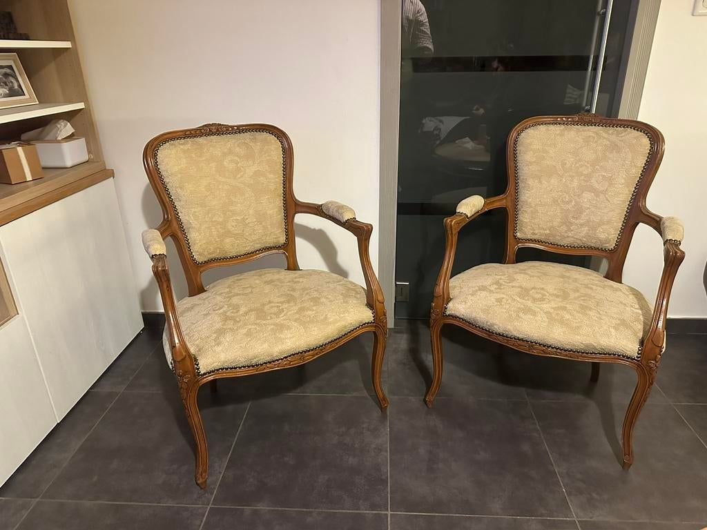 Lot de deux fauteuils style Louis XV, Enlèvement