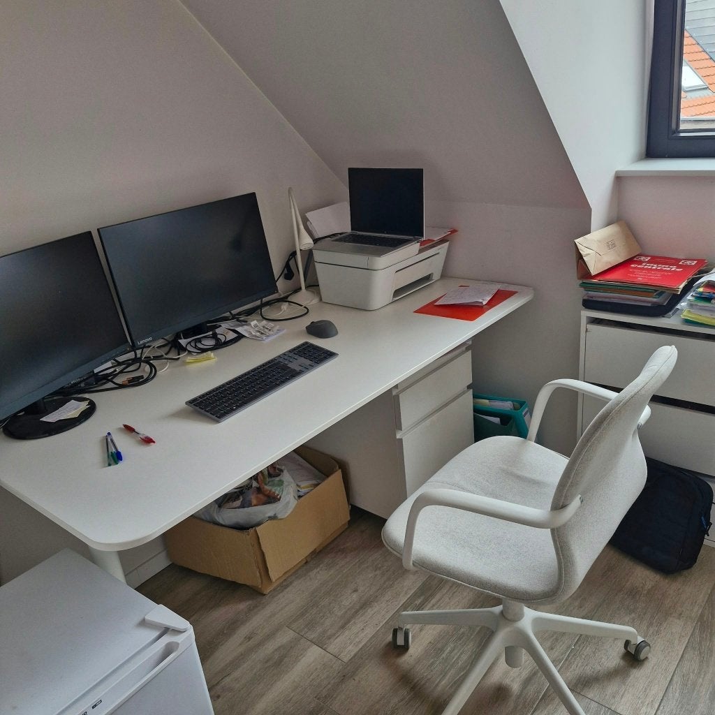 Bureau met ladenkast en bureaustoel, Ophalen, Kunststof, Zo goed als nieuw, Modern