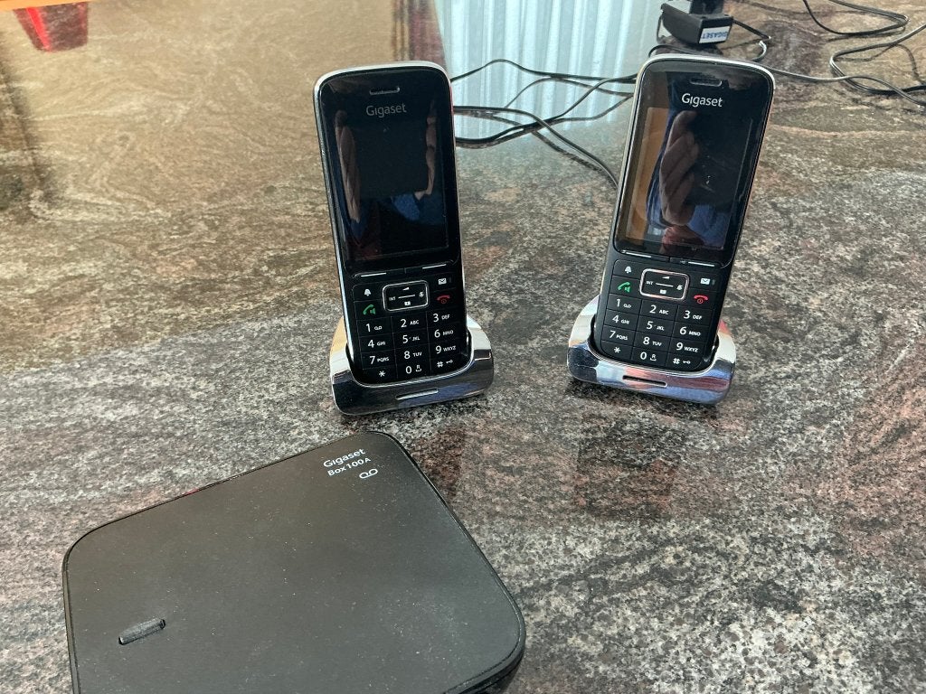 SIEMENS GIGASET 100 – SET VAN 2 DRAADLOZE TELEFOONS, Telecommunicatie, Ophalen of Verzenden, Zo goed als nieuw, 2 handsets, Stralingsarm