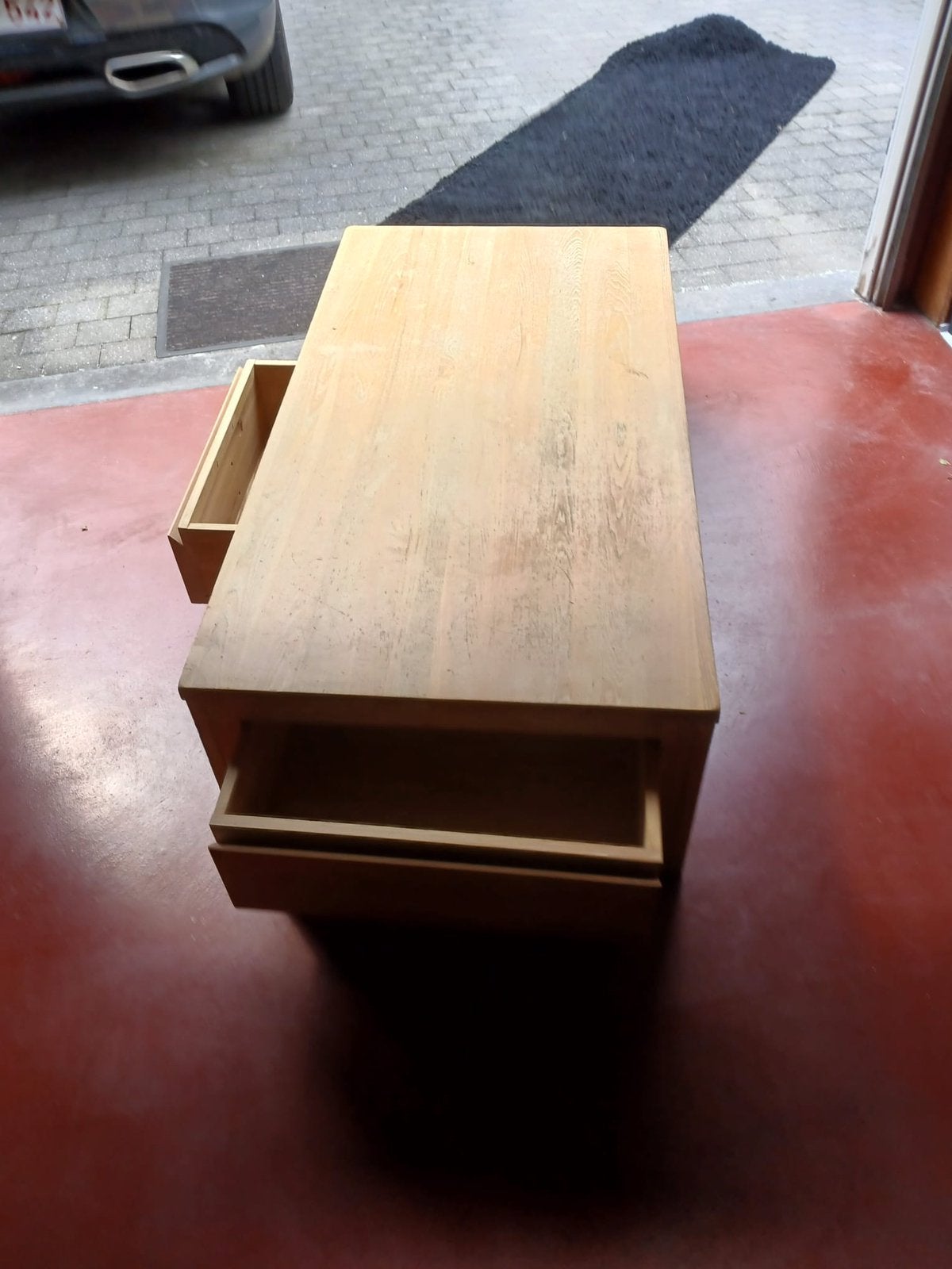 Salon tafel hout, Ophalen