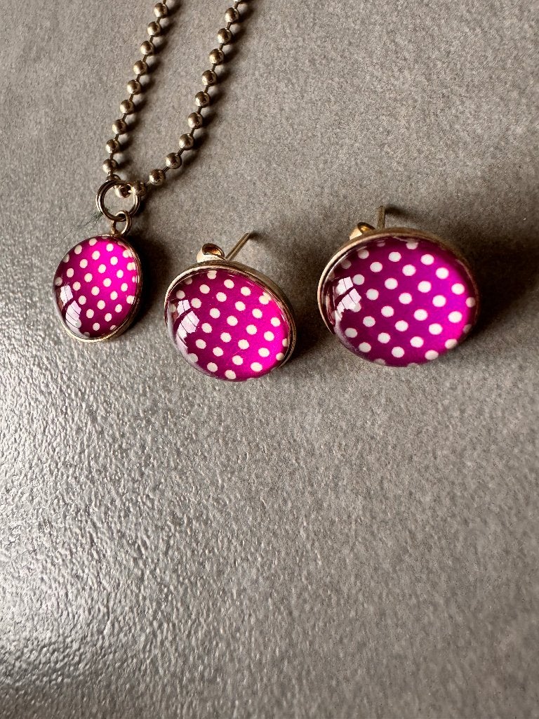 Ensemble bijoux à pois fushia et blanc, Bijoux, Sacs & Beauté, Enlèvement, Comme neuf, Rose, Autres matériaux