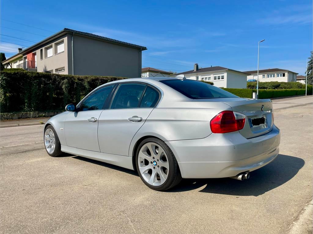 BMW 325d e90 Pack Luxe, Autos, BMW, Particulier, Série 3, Diesel, Automatique, Noir, Cuir, Carnet d'entretien, Enlèvement