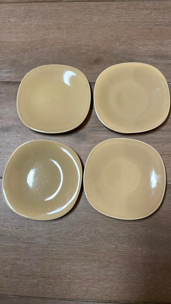 4 ondertassen pastel van boch, Antiek en Kunst, Antiek | Servies los, Ophalen of Verzenden