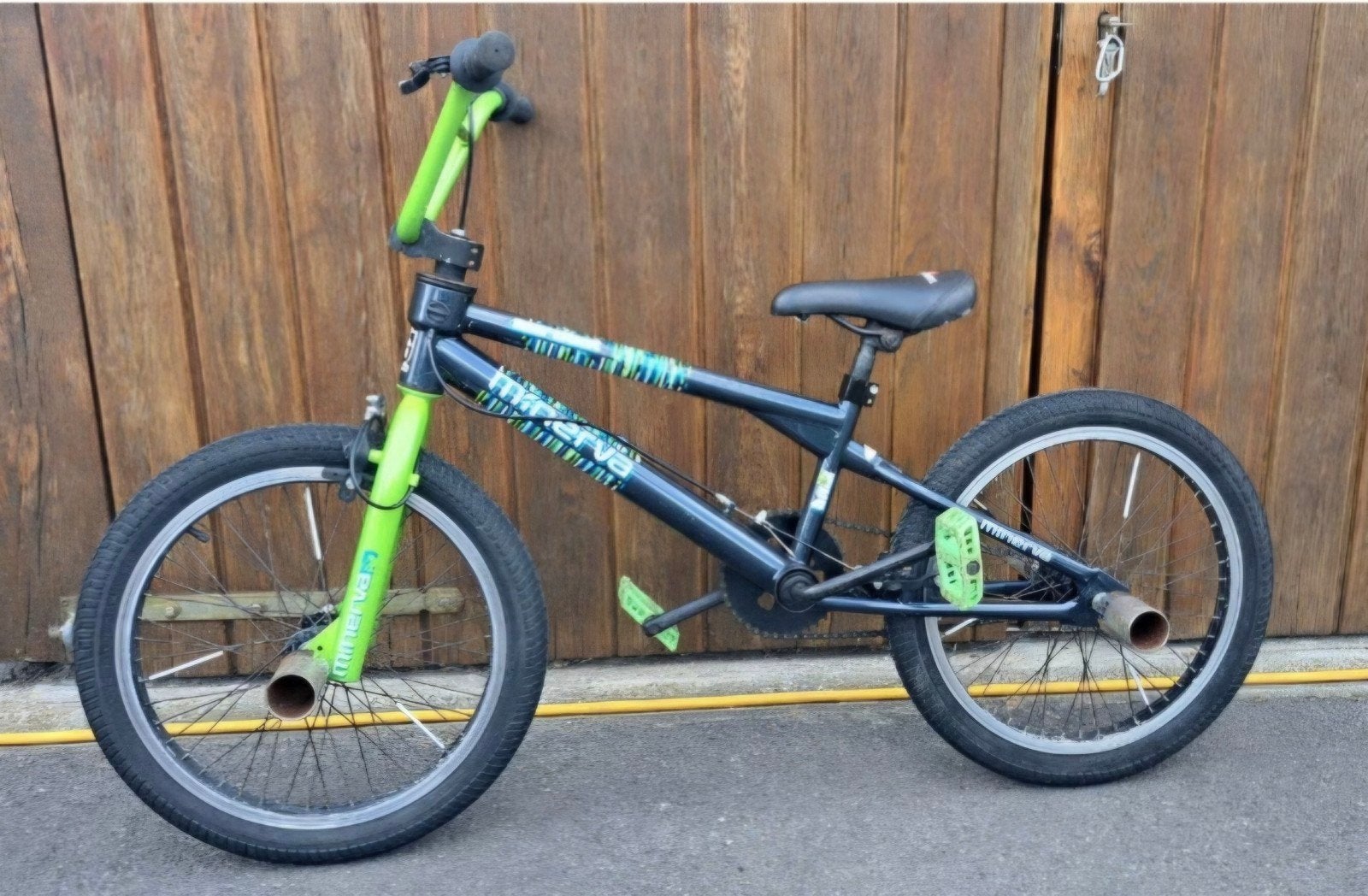 Bmx freestyle van het gekende merk minerva met voetsteuntjes, Enlèvement