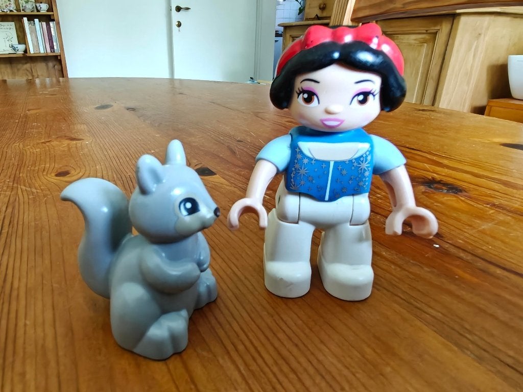 DUPLO sneeuwwitje en eekhoorn, Kinderen en Baby's, Ophalen of Verzenden, Zo goed als nieuw, Minifiguur, Duplo